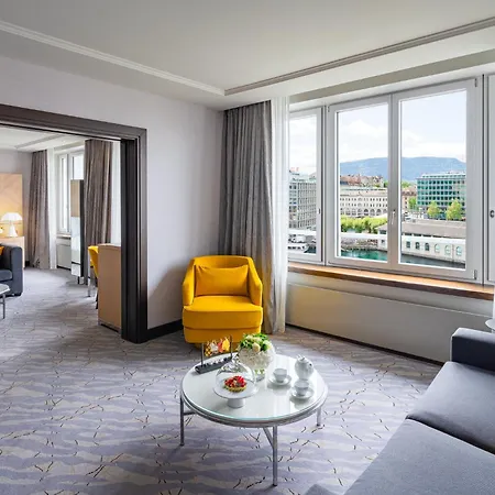 Mandarin Oriental, Hotel