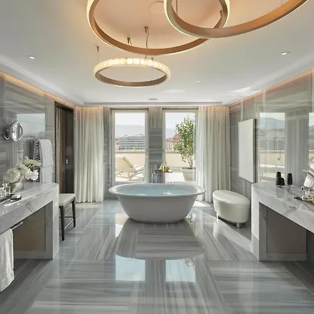Mandarin Oriental, Hotel