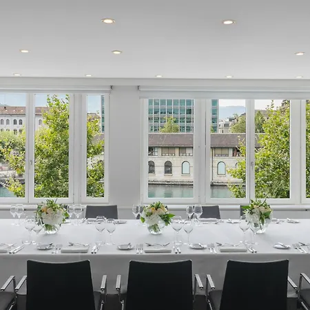 Mandarin Oriental, Hotel